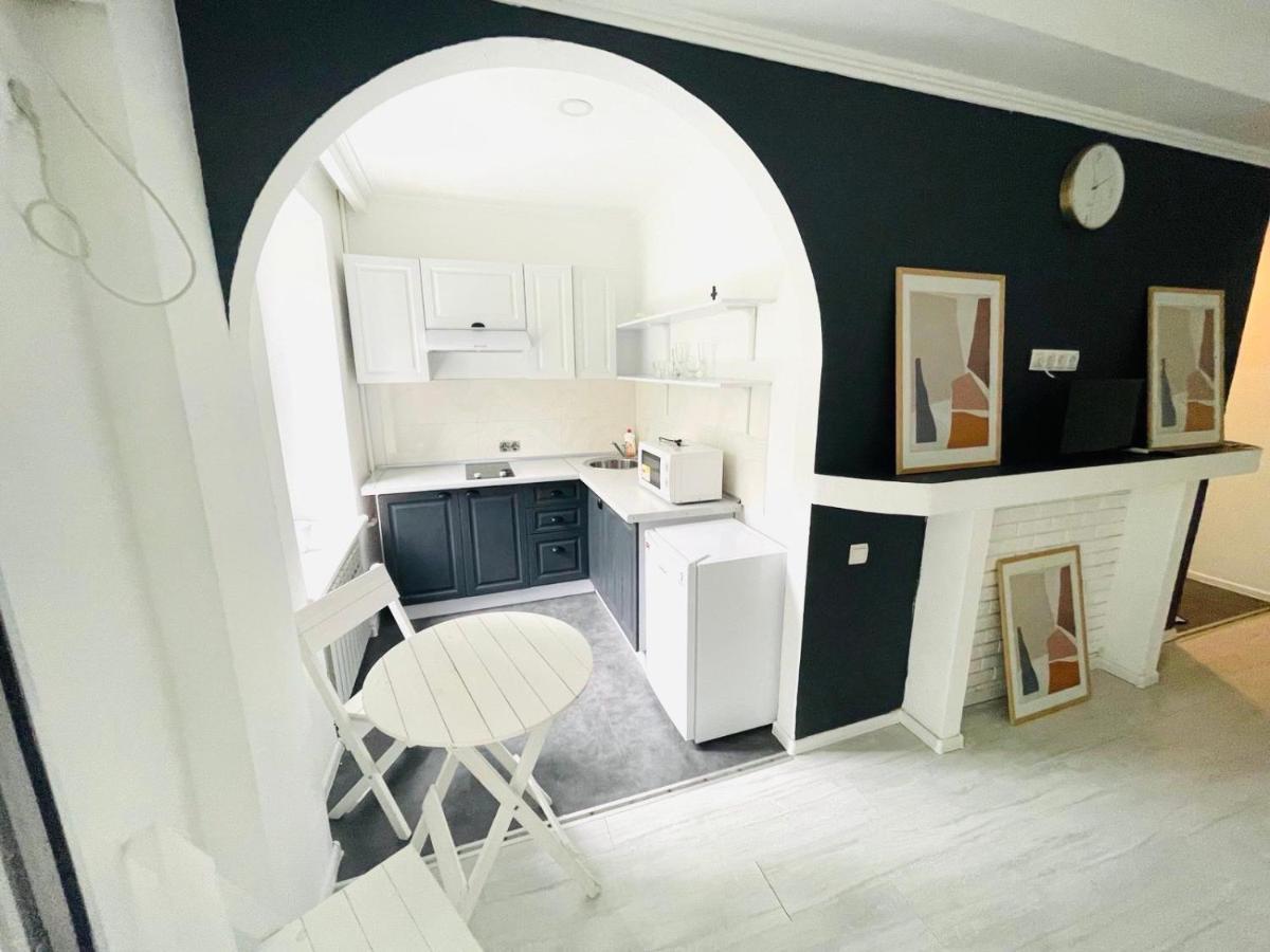 Premium Rent In Centre - *