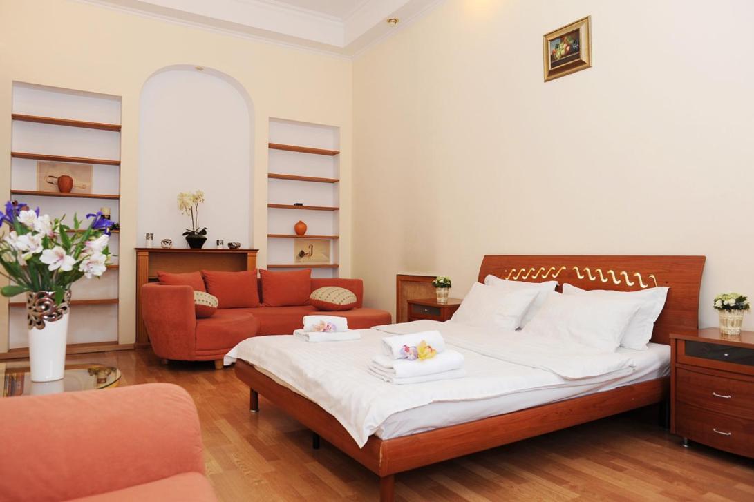 Premium Rent In Centre - *