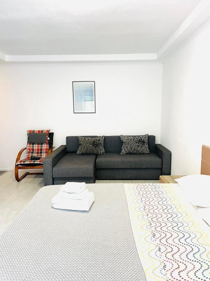 Premium Rent In Centre - *