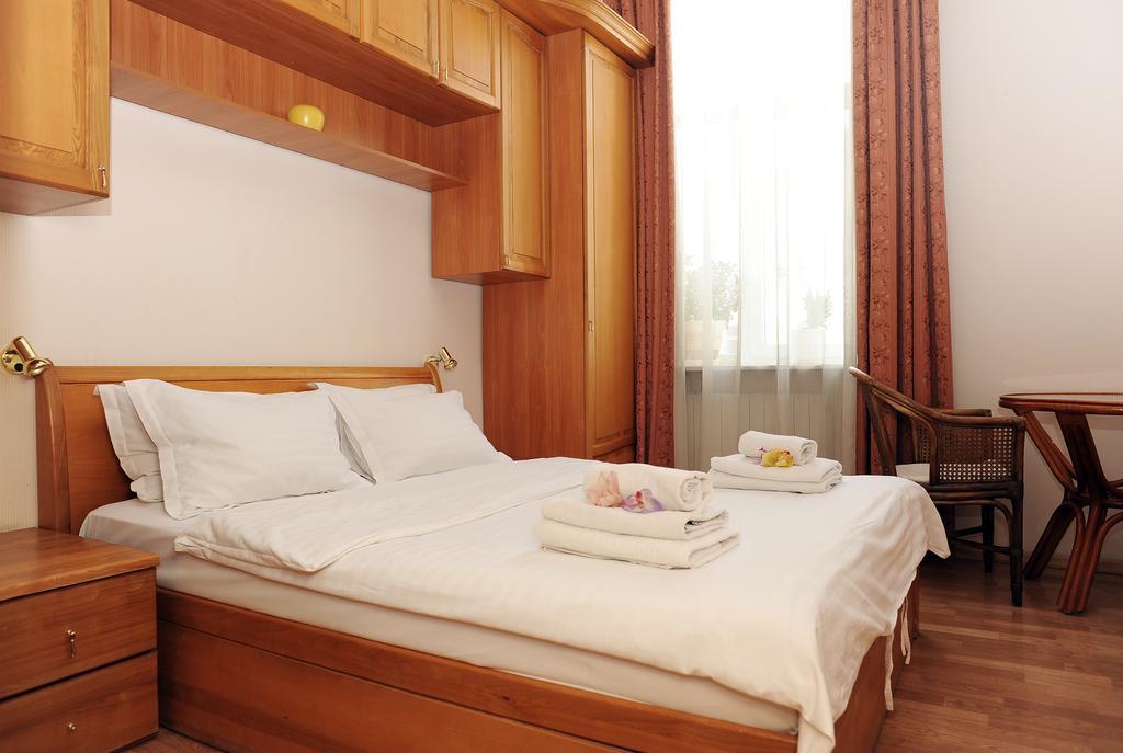 Premium Rent In Centre - *