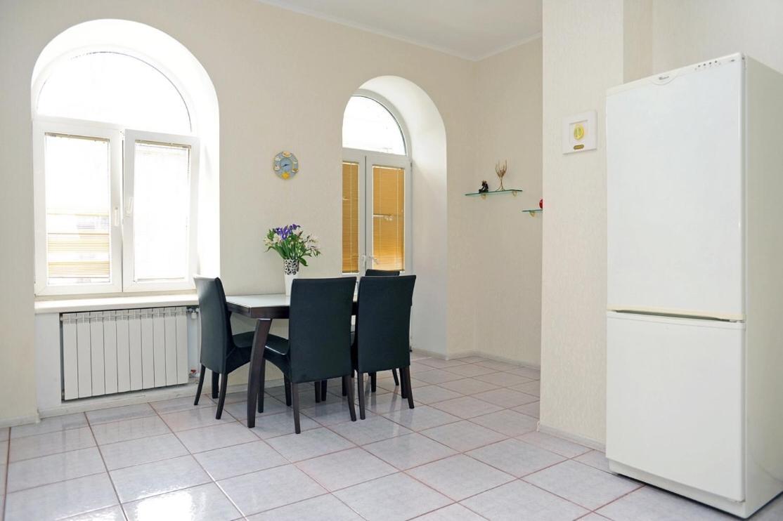 Premium Rent In Centre - *